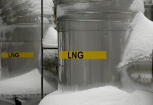 Qatar and Exxon Mobil collaborate for the construction of a LNG plant