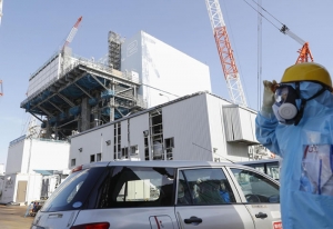Robot succeeds in lifting molten fuel at Fukushima plant